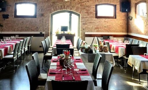 Baco da Seta: griglieria elegante a Mestre, con carne eccellente, vini selezionati, piscina estiva e atmosfera perfetta per una cena romantica.