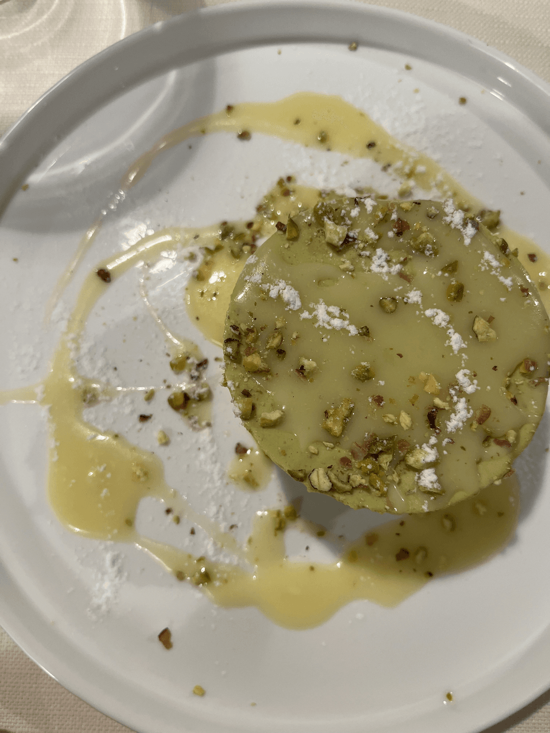 Ristorante Birraria Ottone a Bassano, semifreddo al pistacchio e cioccolato bianco
