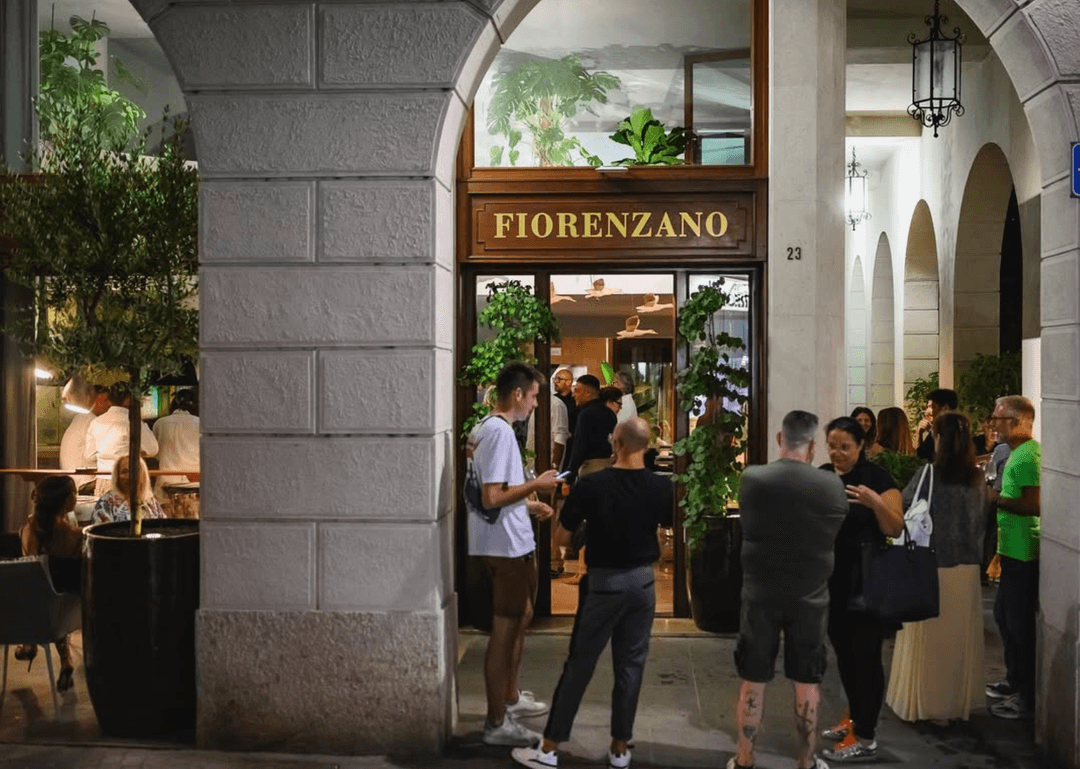 Fiorenzano Treviso: cocktail raffinati, wine bar d’eccellenza e un’atmosfera elegante nel cuore storico di Treviso. Perfetto per un’uscita di coppia tra charme e sapori unici.