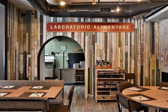 Brace e Fantasia: braceria elegante sulla Riviera del Brenta, ideale per una cena di coppia. Carne alla brace selezionata, atmosfera intima e dettagli unici in stile vintage-industriale.