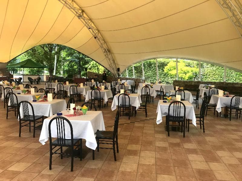 Ristorante e lounge bar a Farra d'Alpago: tradizione e innovazione in piatti raffinati, ambiente elegante e location unica a 5 minuti dal Lago di Santacroce.