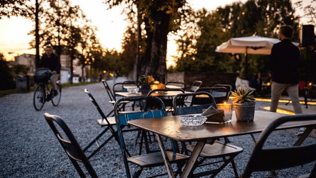 Bistrò sulle mura tavolino all'aperto